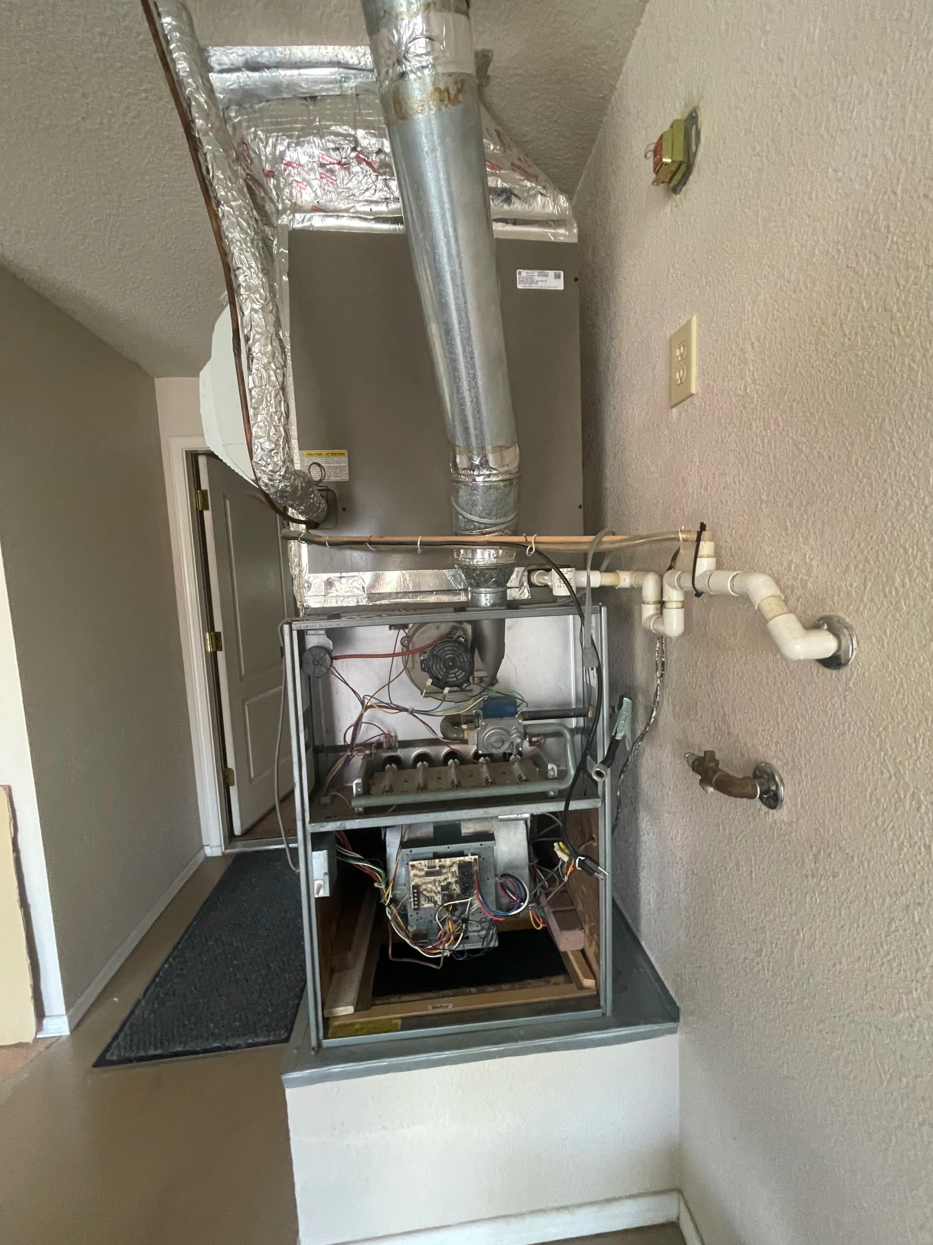 Gallery photos for Lennox 5-Ton Elite Series Split System Install in Las Cruces: Image #1