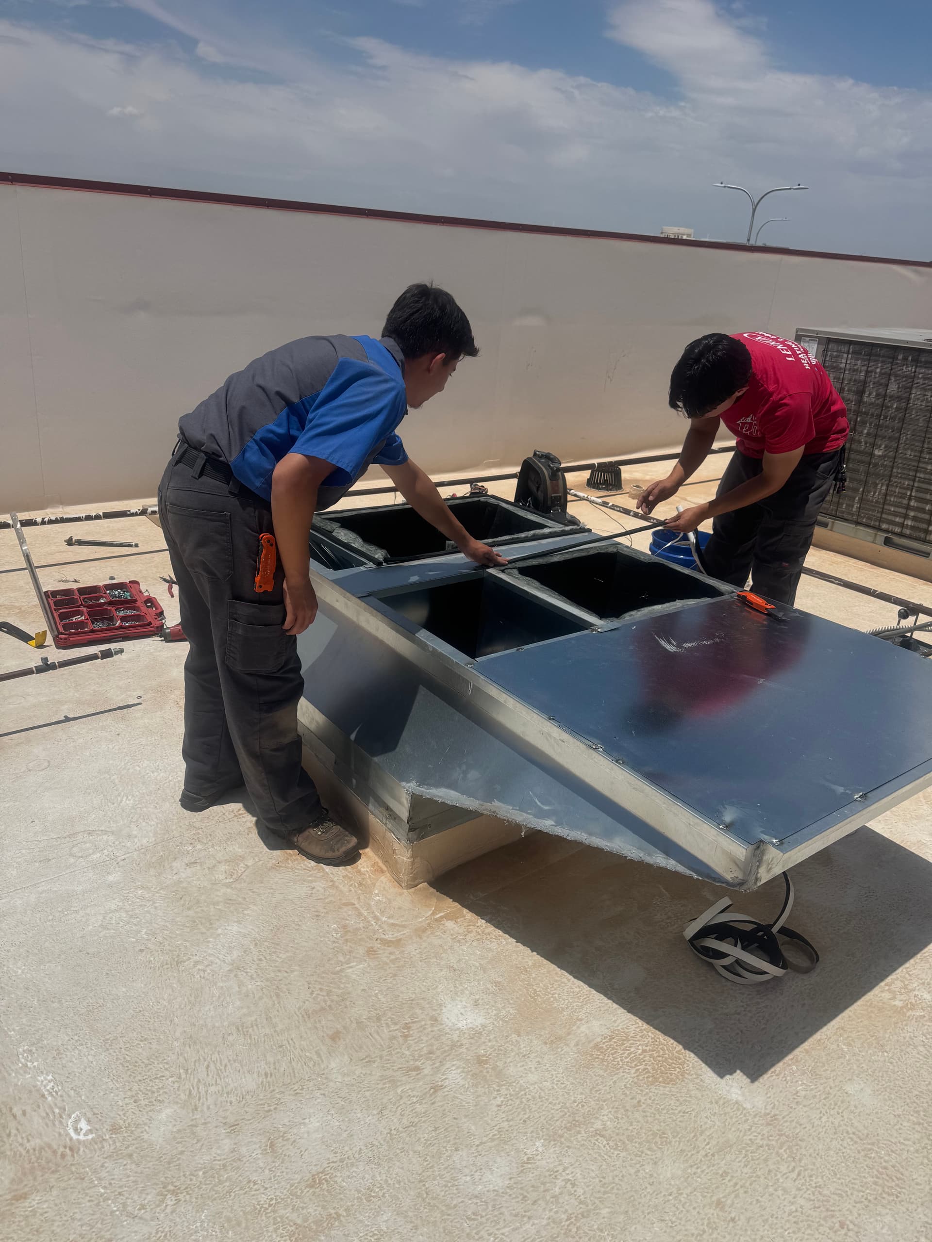 Gallery photos for Commercial Lennox Rooftop HVAC Unit Installed and Ready: Image #2