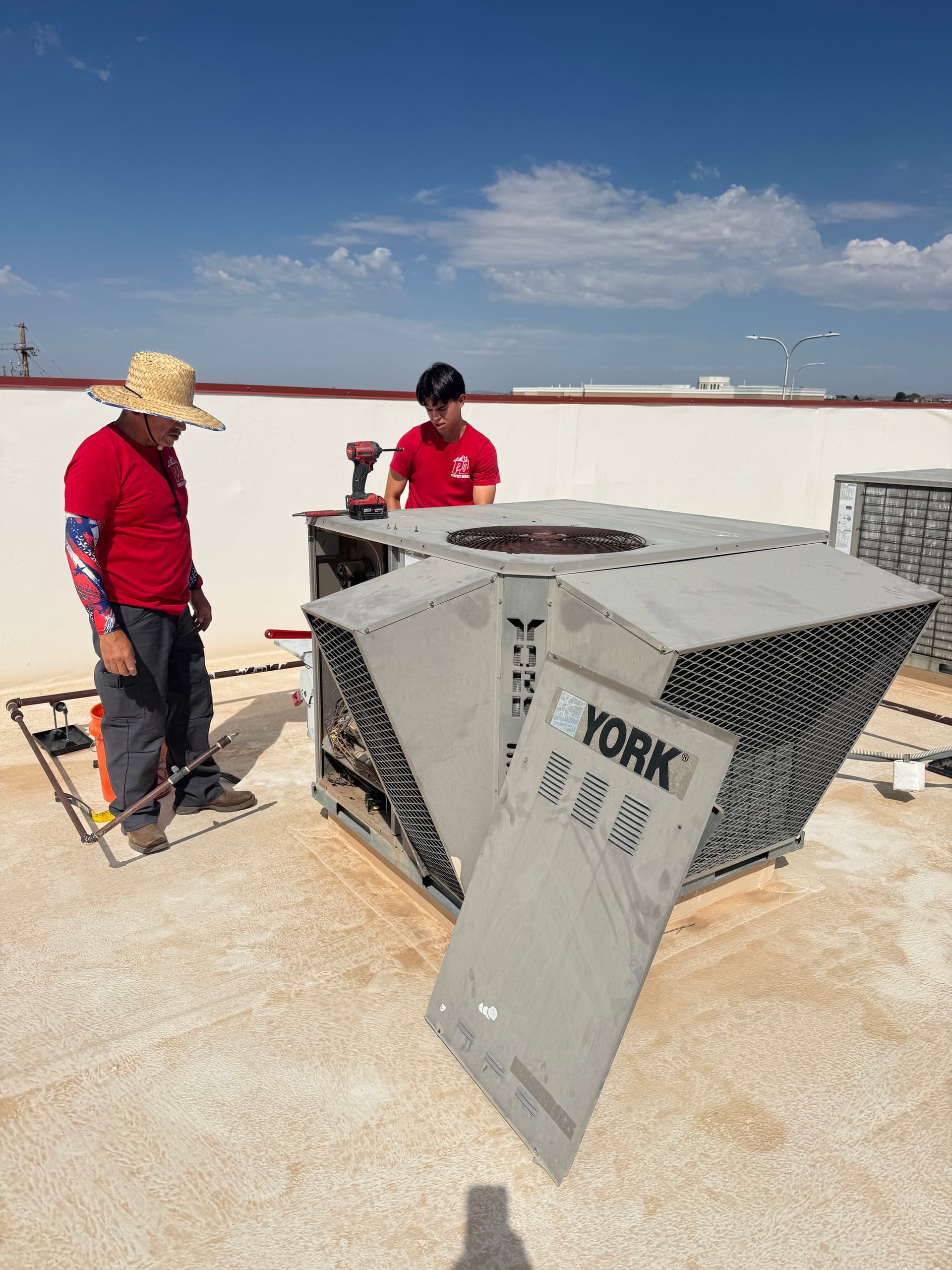 Gallery photos for Commercial Lennox Rooftop HVAC Unit Installed and Ready: Image #1