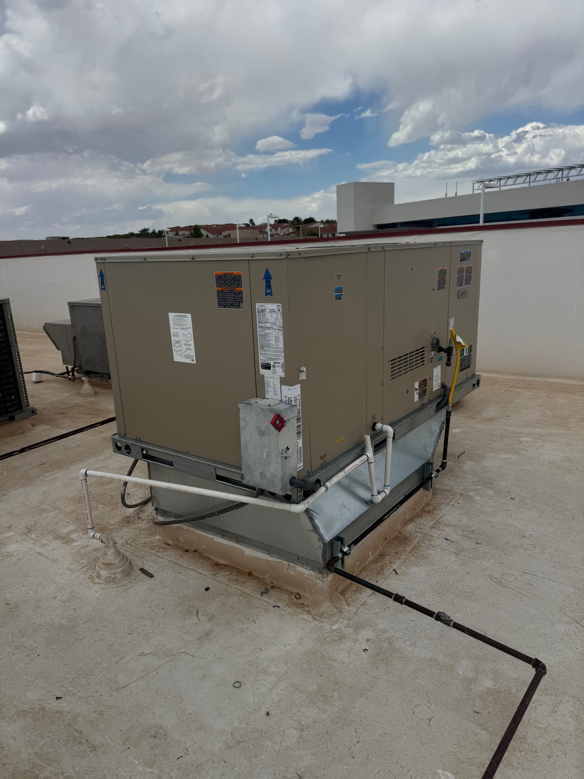 Gallery photos for Commercial Lennox Rooftop HVAC Unit Installed and Ready: Image #7