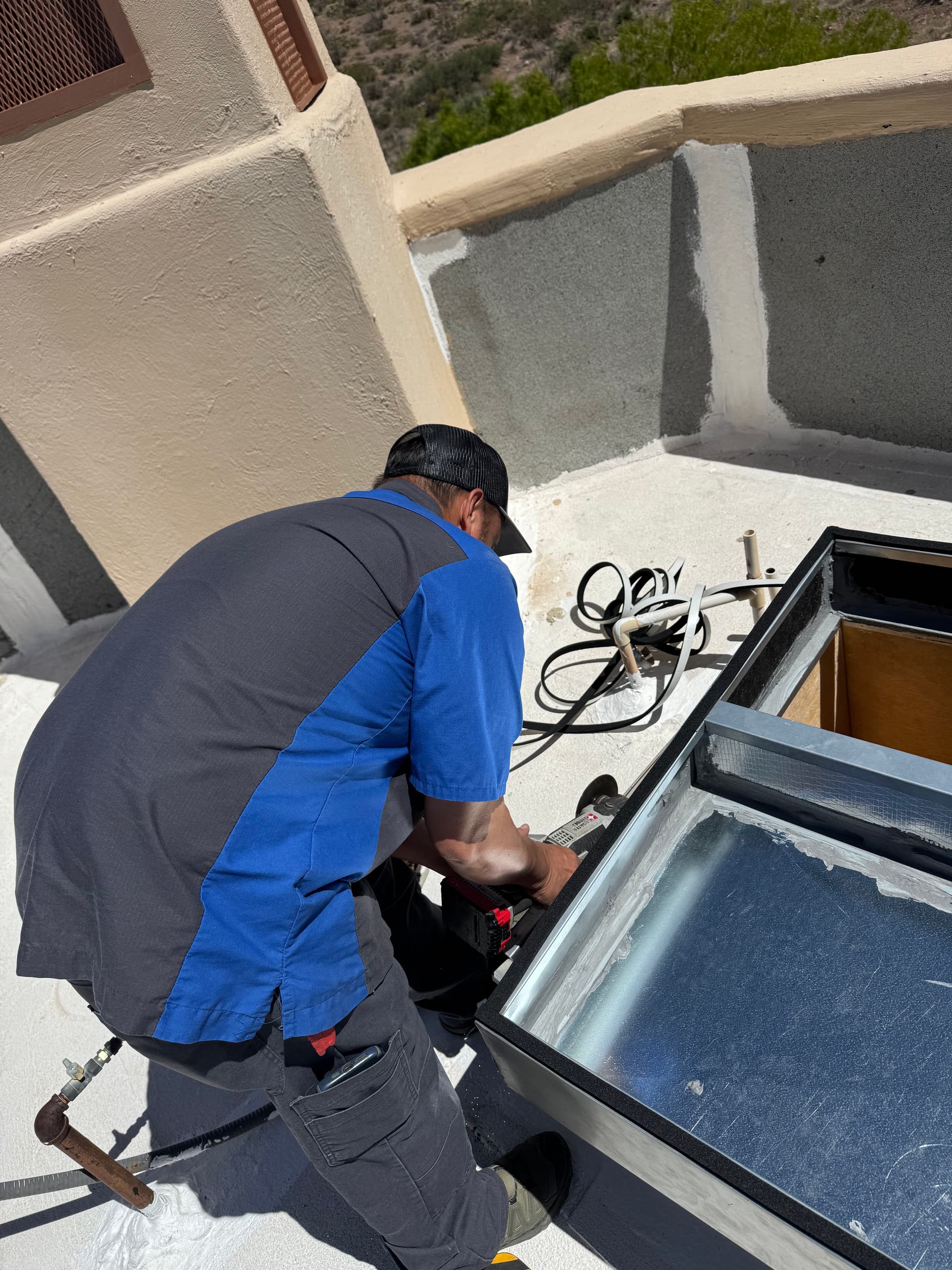 Gallery photos for Rooftop HVAC Swap - Old York Out, New Lennox Package Unit In: Image #2